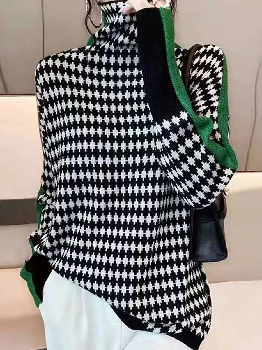 Colorblock Knit Turtleneck Sweater with Diamond Pattern